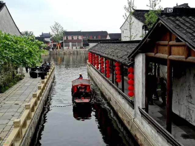 横店下雪，白鹿给粉丝送豆浆，粉丝：能暖一整天